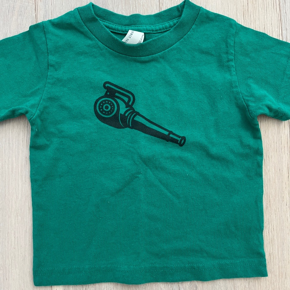🍀2/$10 Rabbit Skins Green Kids Tee with Blower Graphic